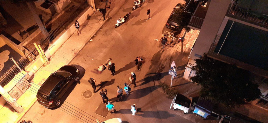 Επίθεση με τσεκούρι στην Καλλιθέα: Καρέ-καρέ η σύλληψη του δράστη - Σοκαριστικό βίντεο