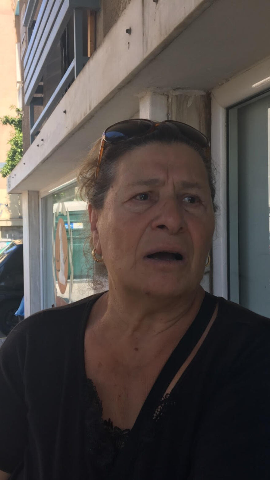 Επίθεση με τσεκούρι στην Καλλιθέα: «Ήταν ένα αγρίμι, δεν μπορούσαμε να τον απομακρύνουμε»