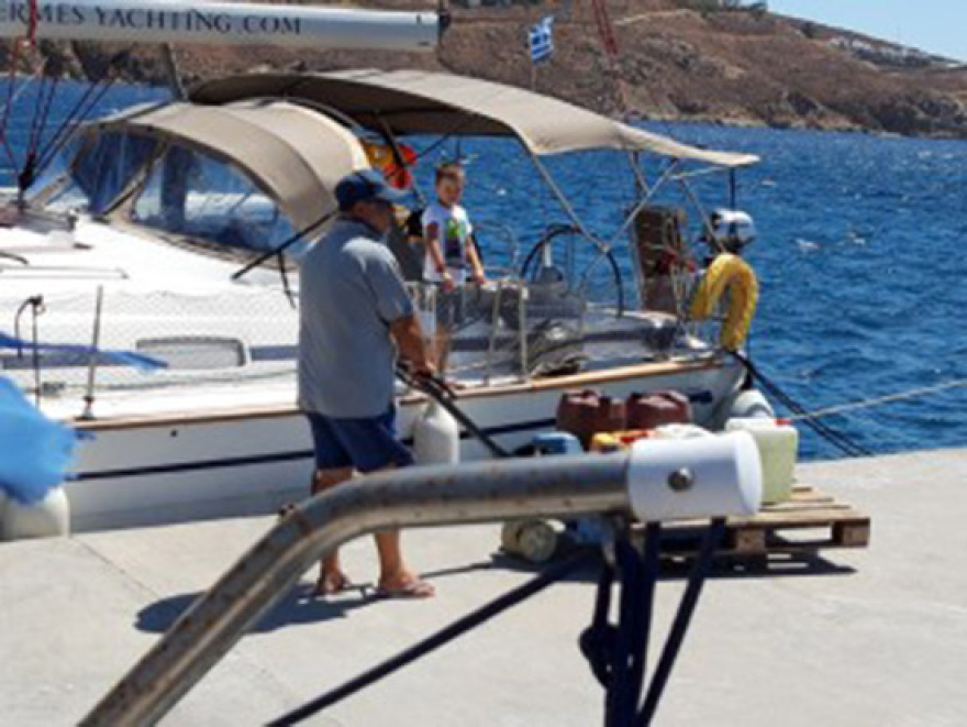 Σέριφος: Το νερό στη μαρίνα ήρθε, η άδεια αργεί...