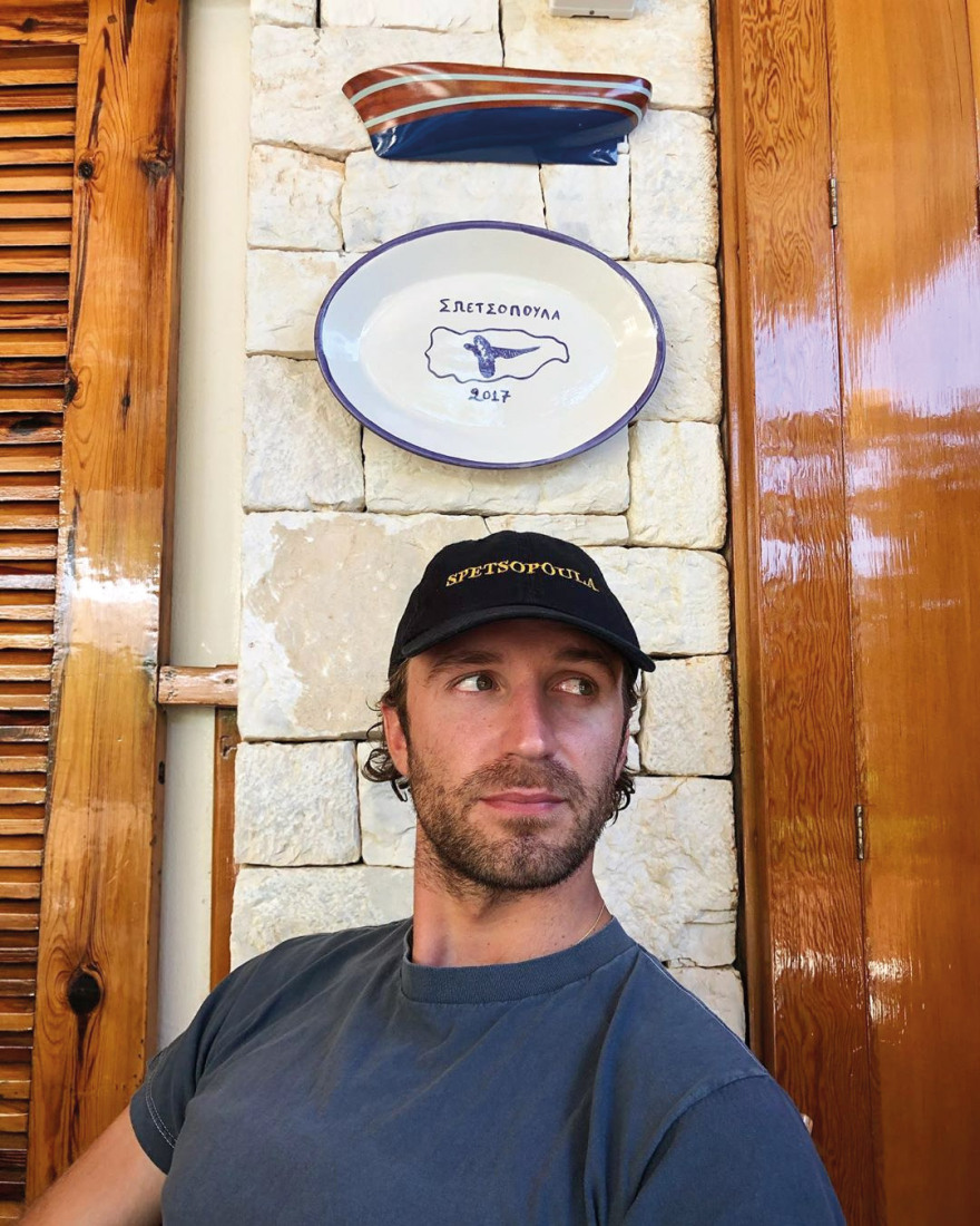 Τεό Νιάρχος - Καμίλ Ρόου: Έρωτας στη Σπετσοπούλα για τον κροίσο και το super model