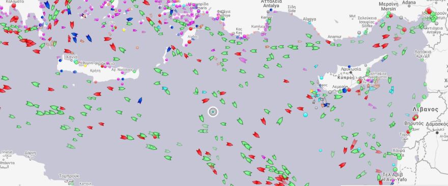 Oruc Reis: Δεύτερη νύχτα «θρίλερ» με τους στόλους Ελλάδας και Τουρκίας γύρω από το πλοίο