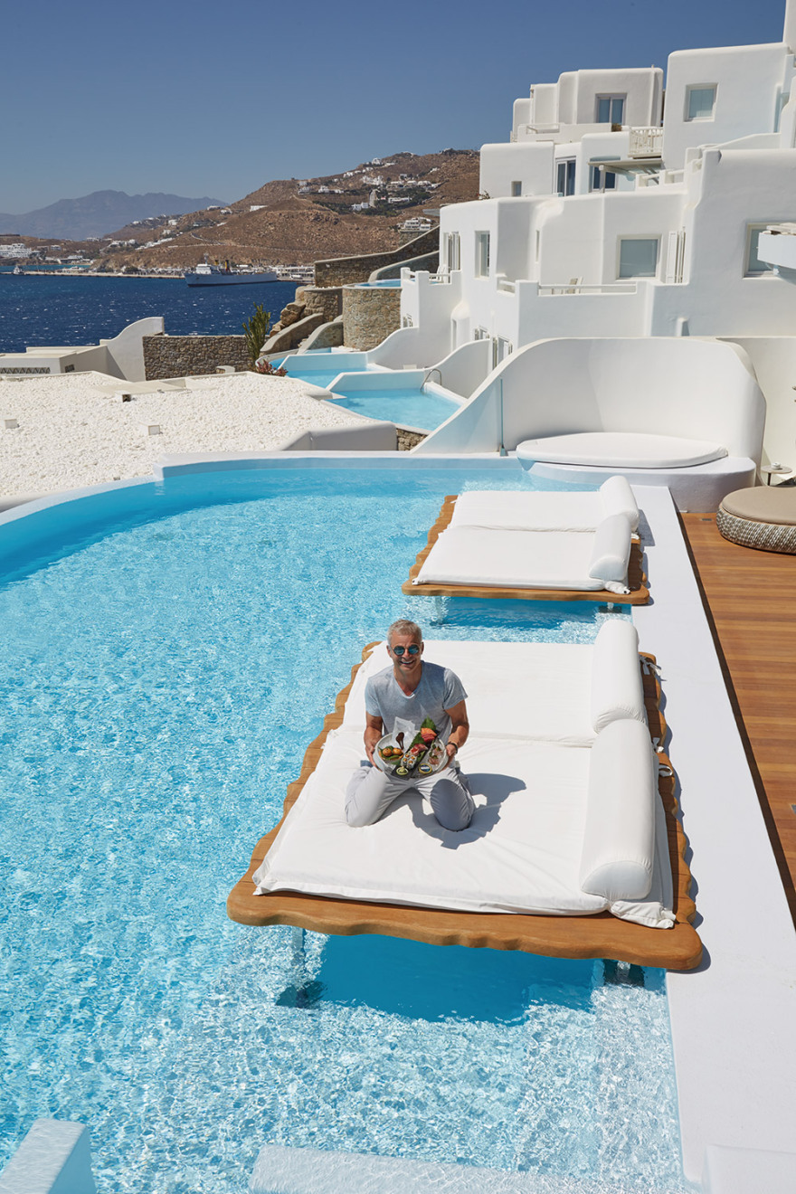 Ράινερ Μπέκερ: Ο mr Zuma κατακτά και τη Μύκονο