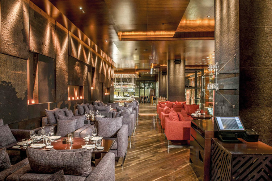 Ράινερ Μπέκερ: Ο mr Zuma κατακτά και τη Μύκονο