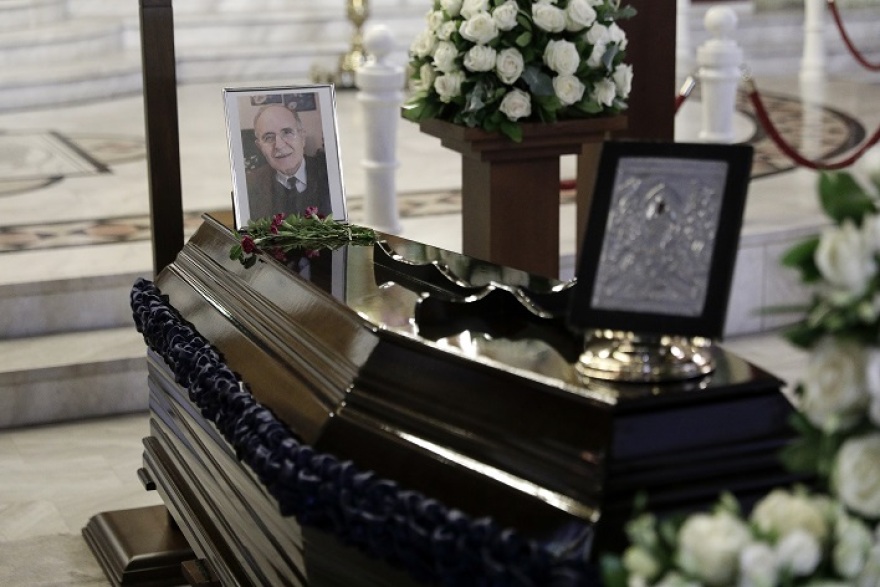 Ντίνος Χριστιανόπουλος: Λιγοστοί φίλοι και συγγενείς σήμερα στο «τελευταίο αντίο»