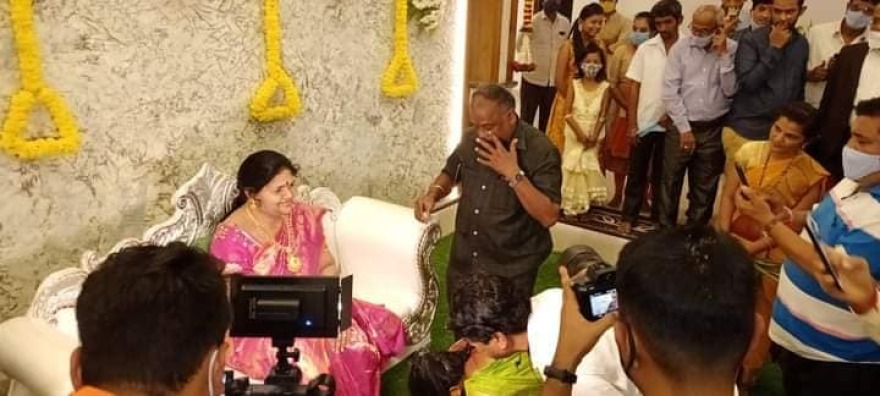 Ινδία: Έκανε κέρινο άγαλμα τη νεκρή γυναίκα του για να τη θυμάται!