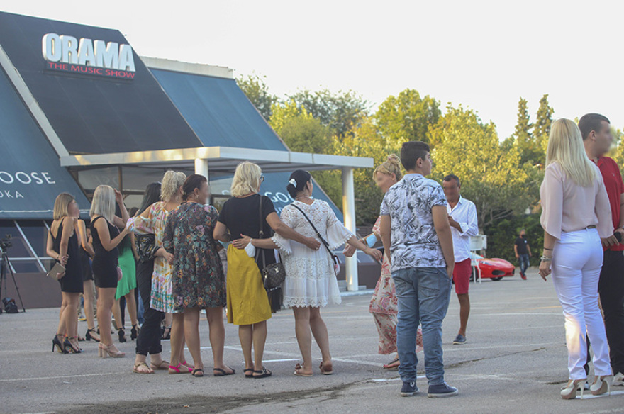 Βέρτης: Θερμομέτρηση και αντισηπτικά στη νύχτα της Θεσσαλονίκης - Δείτε βίντεο