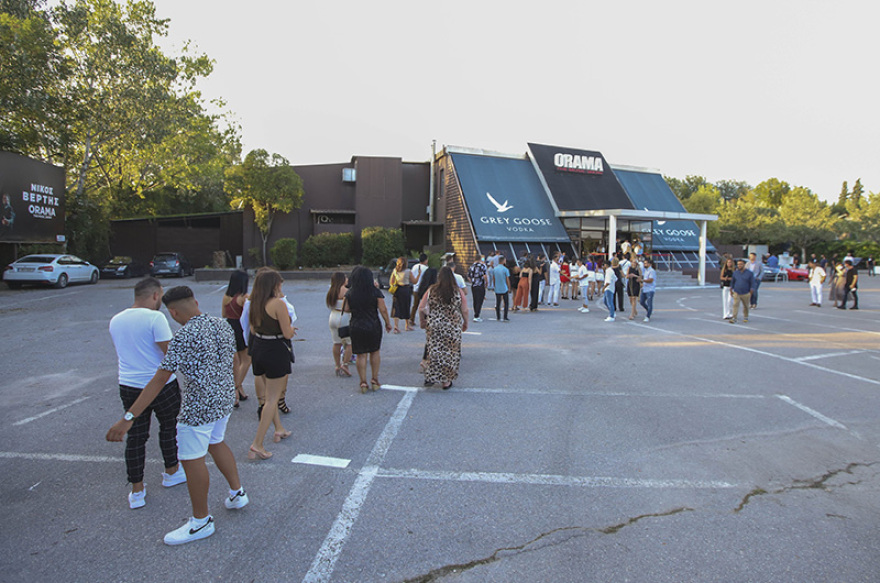 Βέρτης: Θερμομέτρηση και αντισηπτικά στη νύχτα της Θεσσαλονίκης - Δείτε βίντεο