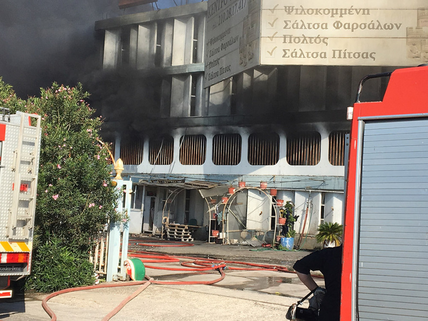 Φωτιά σε εργοστάσιο στη Μεταμόρφωση: Τοξικός καπνός στον ουρανό της Αττικής - Θα καίει για ώρες