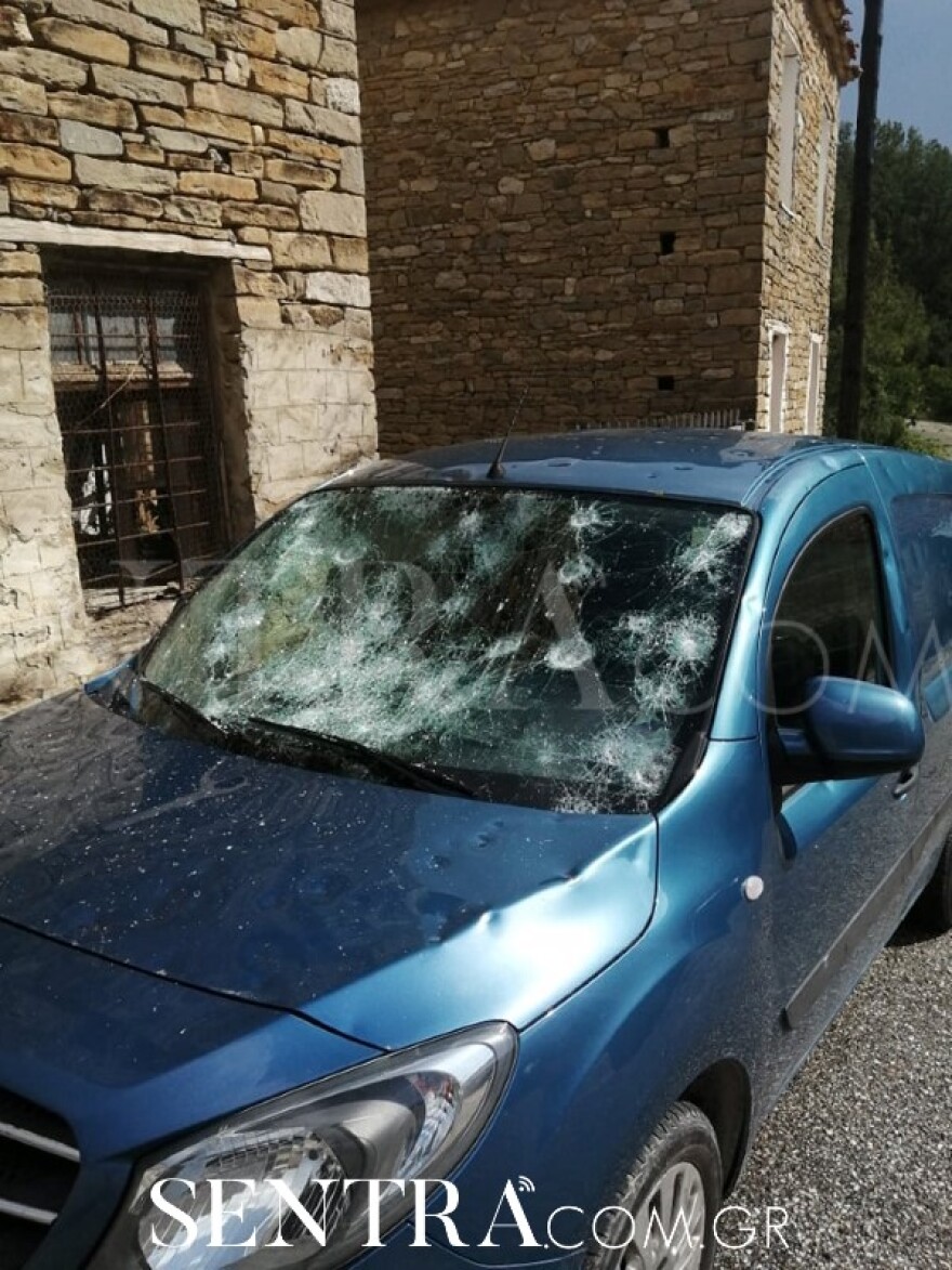 Καστοριά: Σφοδρή χαλαζόπτωση και ζημιές σε αυτοκίνητα, καλλιέργειες, ακόμα και θερμοσίφωνες - Δείτε βίντεο
