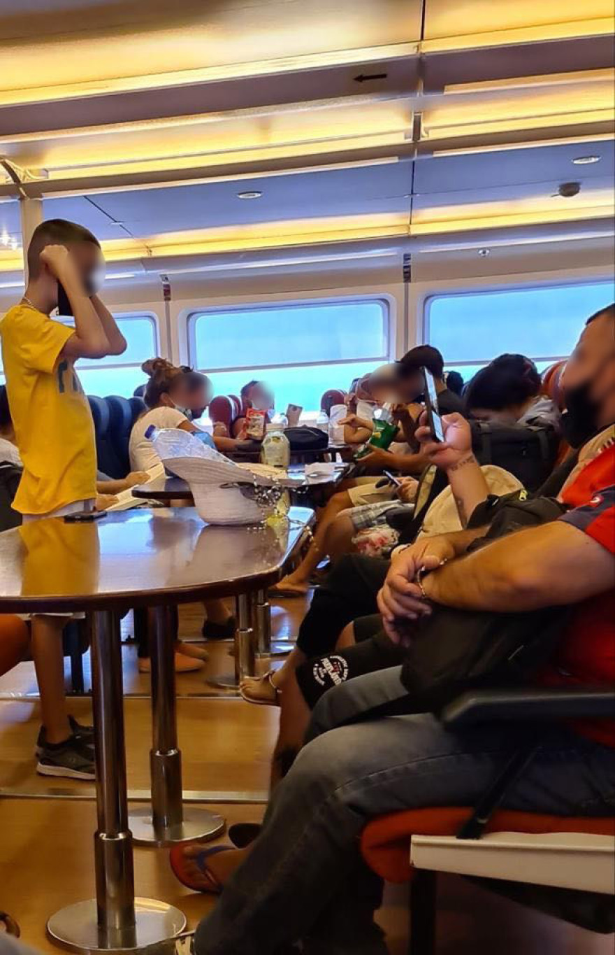 Κορωνοϊός: Ποια πληρότητα 80%; Ο ένας πάνω στον άλλο κάθονται σε πλοίο από Μήλο προς Πειραιά 