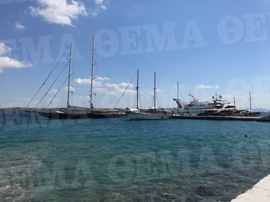 Οι οικογενειακές διακοπές του Στέλιου Χατζηιωάννου στις Σπέτσες και η βάπτιση της κόρης του