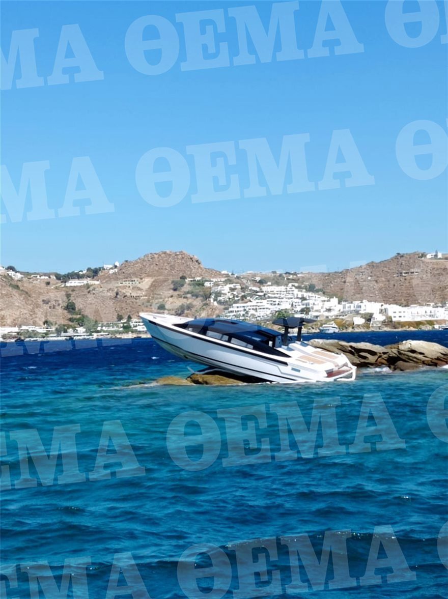 Μύκονος: Με γερανό μεταφέρουν το tender του Αιγύπτιου μεγιστάνα που είχε «καρφωθεί» στα βράχια 