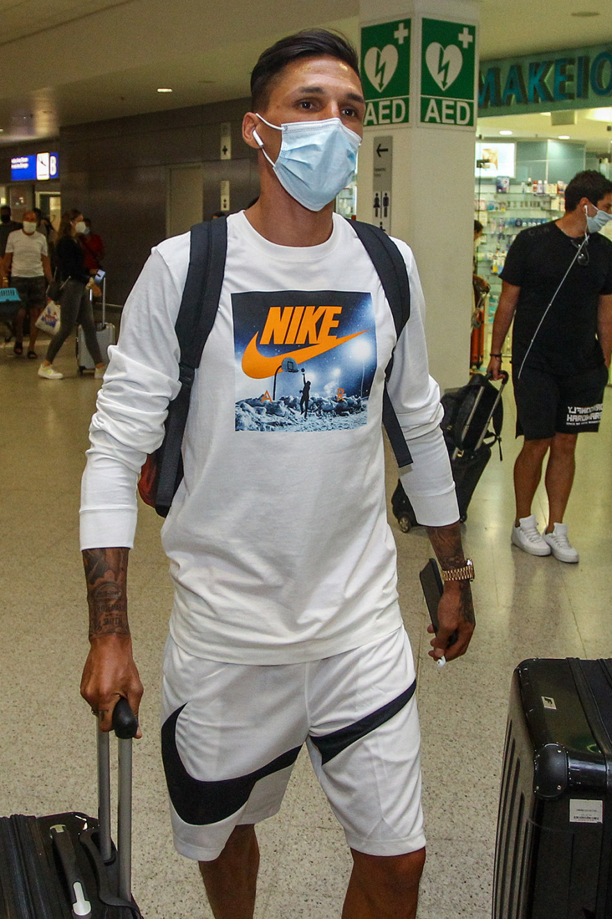 O Χολέμπας έφτασε στην Αθήνα για τον Ολυμπιακό