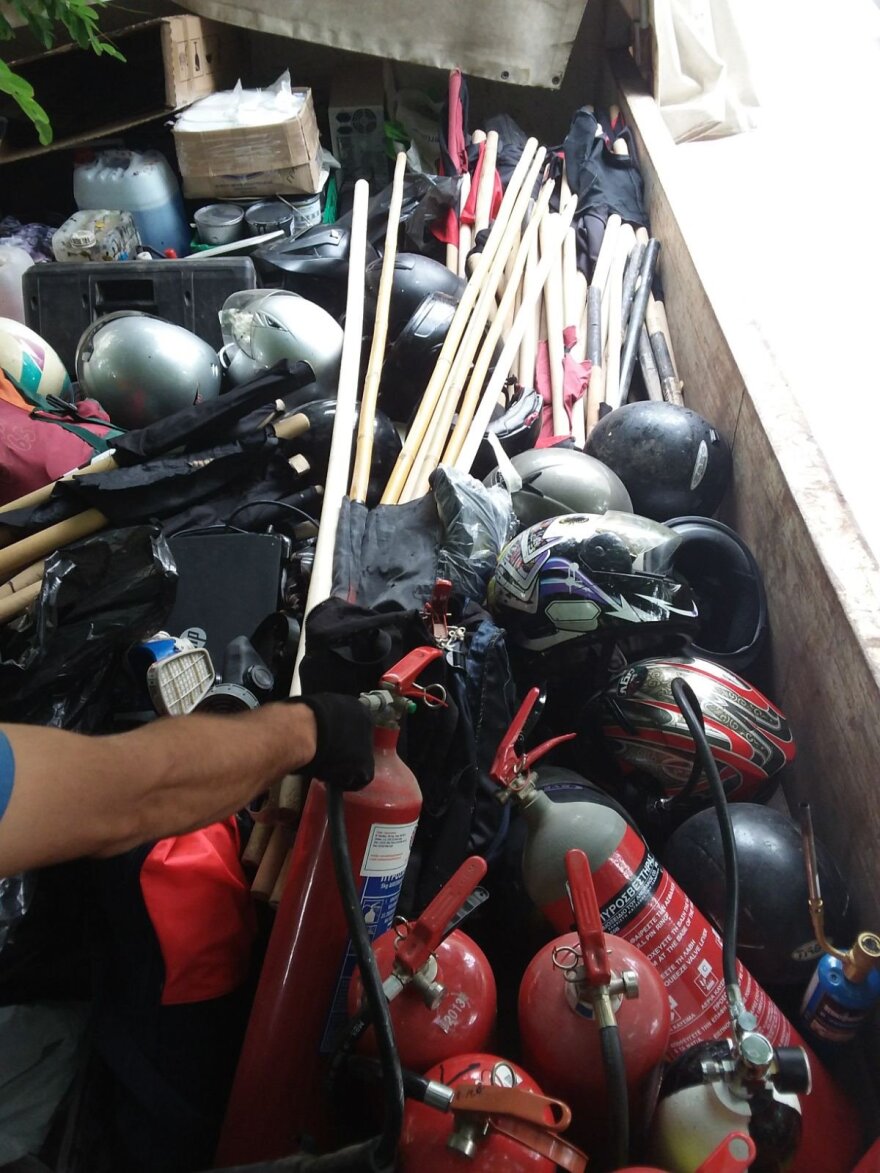 Θεσσαλονίκη: «Πλούσια» τα ευρήματα της αστυνομίας στο υπό κατάληψη κτίριο - Δείτε φωτογραφίες