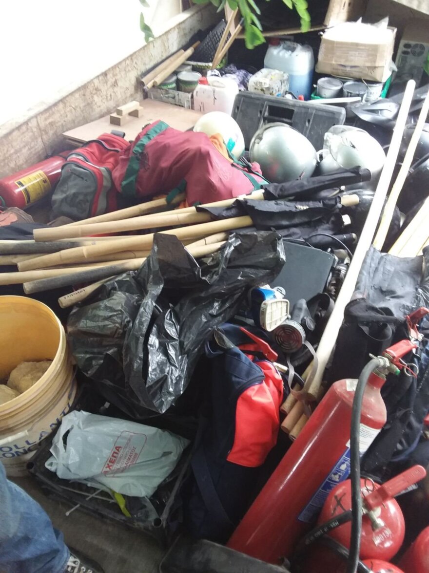 Θεσσαλονίκη: «Πλούσια» τα ευρήματα της αστυνομίας στο υπό κατάληψη κτίριο - Δείτε φωτογραφίες