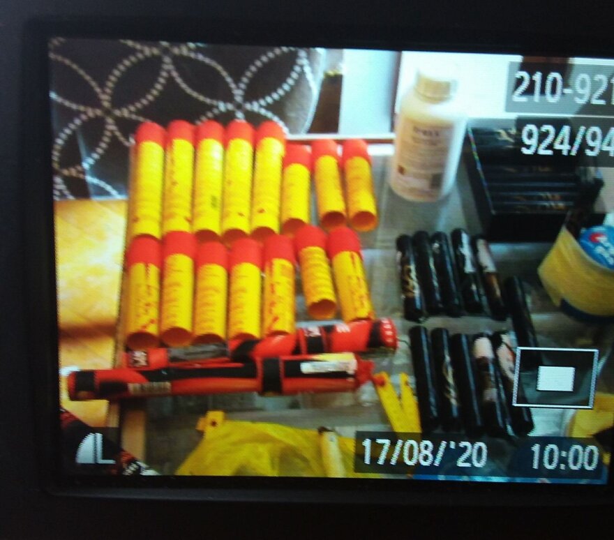 Θεσσαλονίκη: «Πλούσια» τα ευρήματα της αστυνομίας στο υπό κατάληψη κτίριο - Δείτε φωτογραφίες