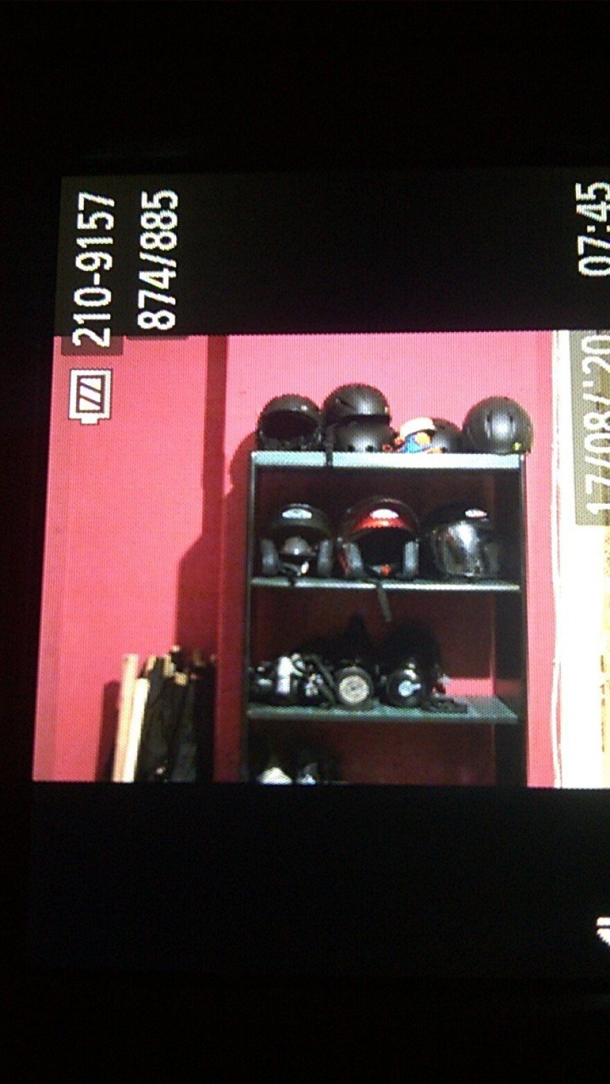 Θεσσαλονίκη: «Πλούσια» τα ευρήματα της αστυνομίας στο υπό κατάληψη κτίριο - Δείτε φωτογραφίες