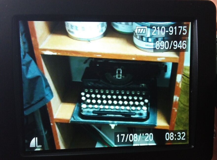 Θεσσαλονίκη: «Πλούσια» τα ευρήματα της αστυνομίας στο υπό κατάληψη κτίριο - Δείτε φωτογραφίες