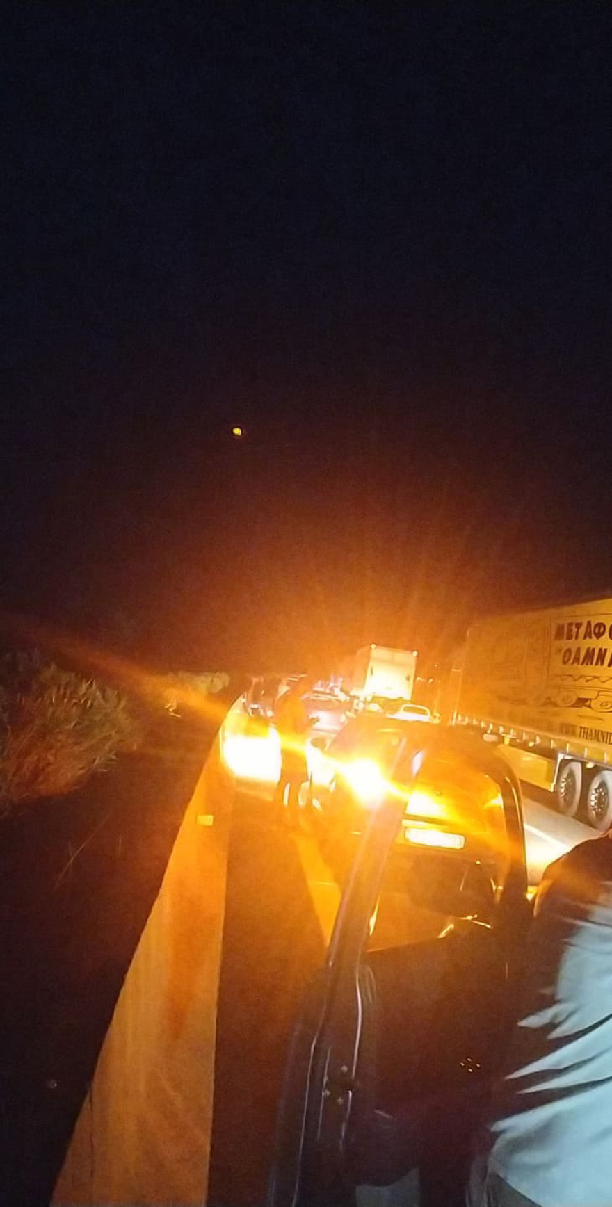 Παρανάλωμα του πυρός λεωφορείο στην Αθηνών-Λαμίας στο Μαρτίνο (φωτογραφίες-βίντεο)