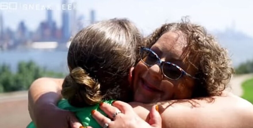 Το σκληρό πείραμα που χώριζε δίδυμα αδέρφια: Η ιστορία της Έλεν και της Μέλανι