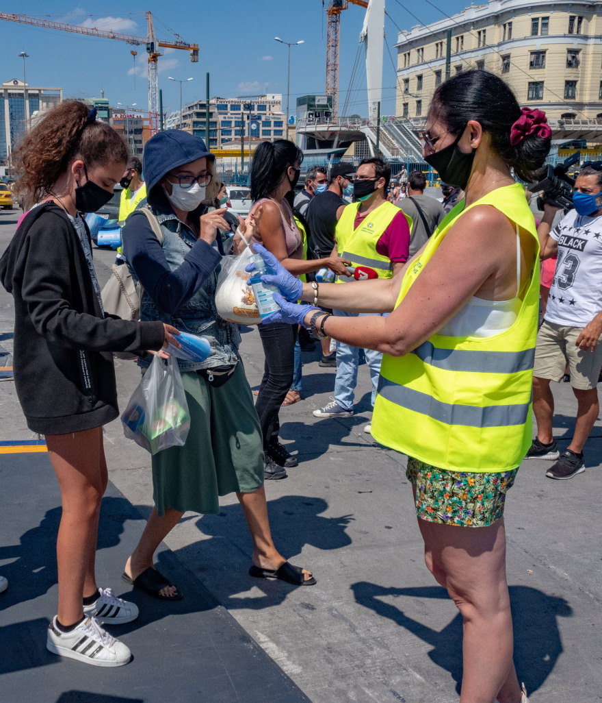 Πάνω από 300 έλεγχοι για Covid-19 στα λιμάνια Πειραιά και Ραφήνας σε μια μέρα