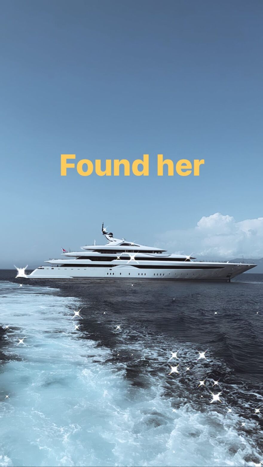 Ρίτα Όρα: Τόπλες βουτιές στην Κέρκυρα και εξόρμηση με σκάφος 