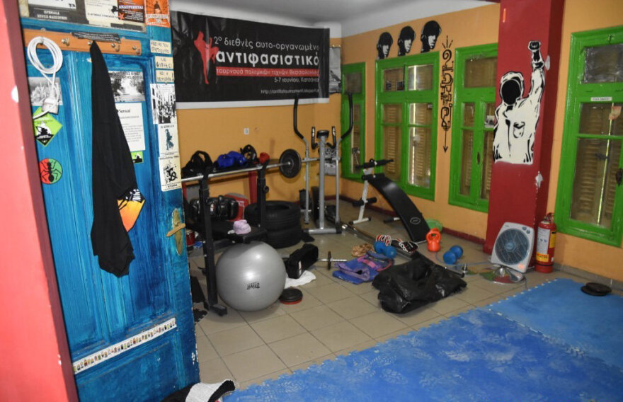 Θεσσαλονίκη: Έκρυβαν από μολότοφ μέχρι ξύλινες ασπίδες στην κατάληψη που εκκενώθηκε στην Θεσσαλονίκη