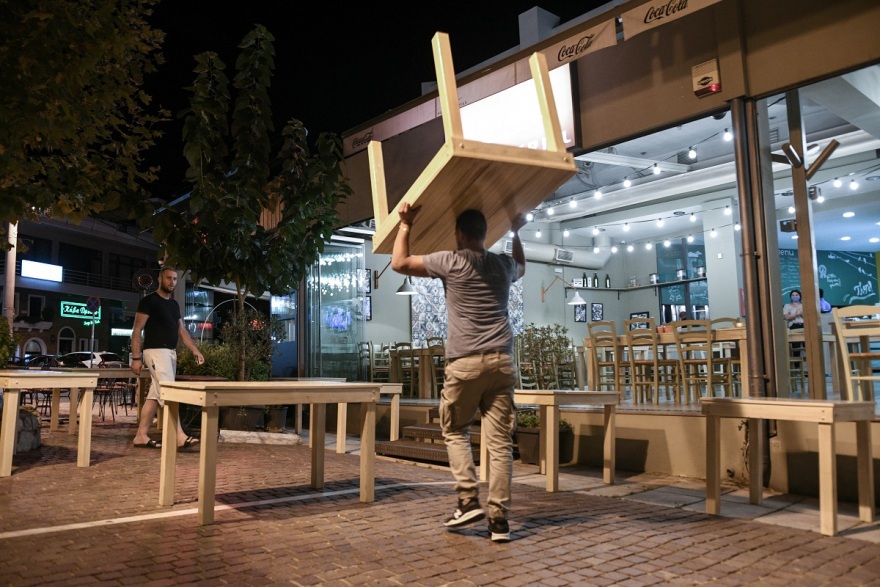 Κορωνοϊός: «Τα μάζεψαν» οι Αθηναίοι το βράδυ της Δευτέρας - Έκλεισαν τα μαγαζιά τα μεσάνυχτα