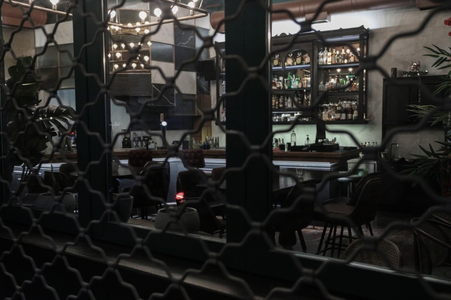 Κορωνοϊός: «Τα μάζεψαν» οι Αθηναίοι το βράδυ της Δευτέρας - Έκλεισαν τα μαγαζιά τα μεσάνυχτα