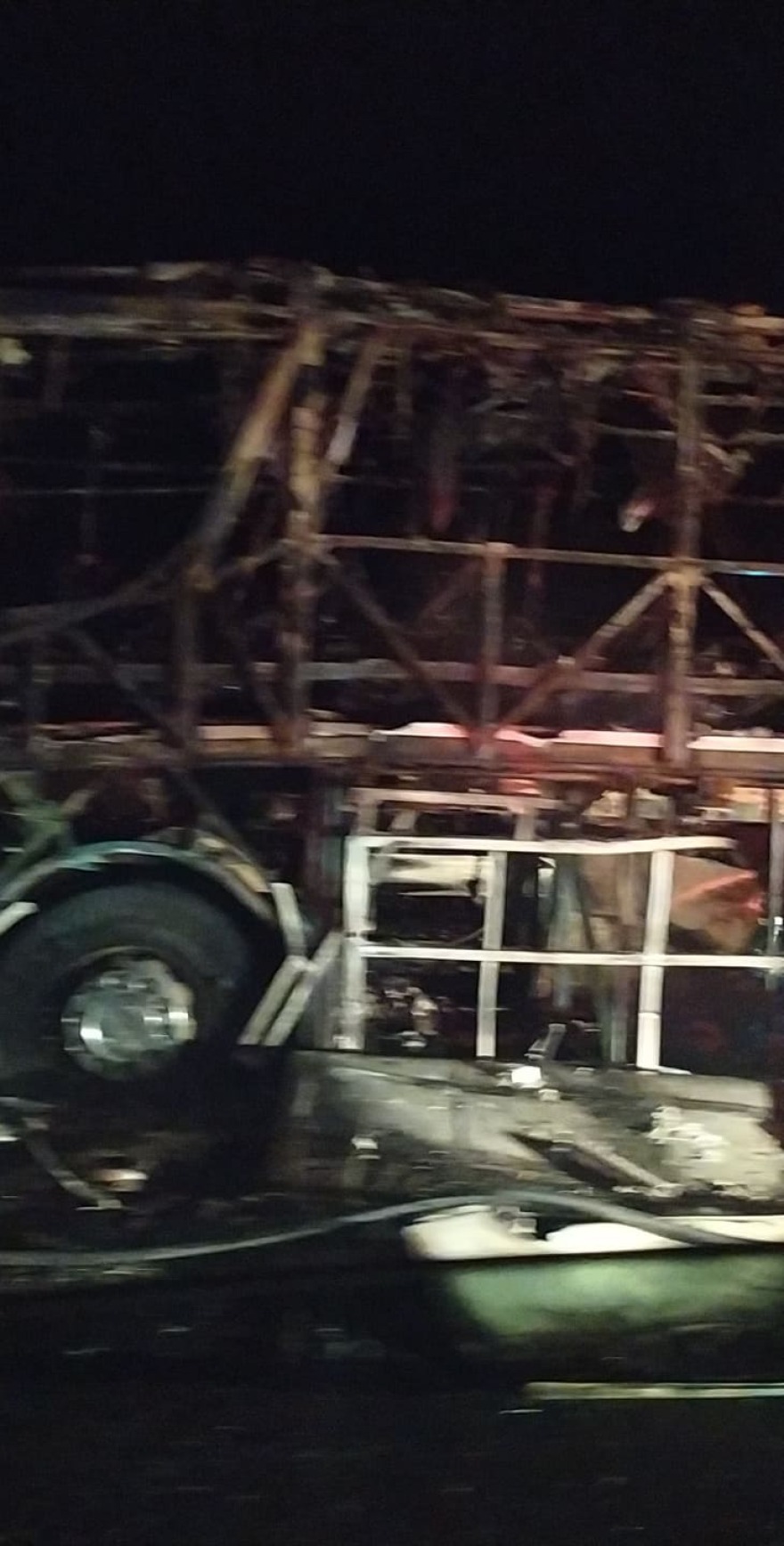 Παρανάλωμα του πυρός λεωφορείο στην Αθηνών-Λαμίας στο Μαρτίνο (φωτογραφίες-βίντεο)