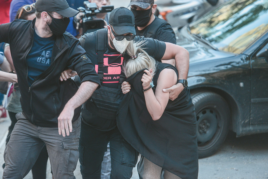 Επίθεση με βιτριόλι: Επιμένει στην τακτική της σιωπής η Έφη - Το 24ωρο της στη φυλακή