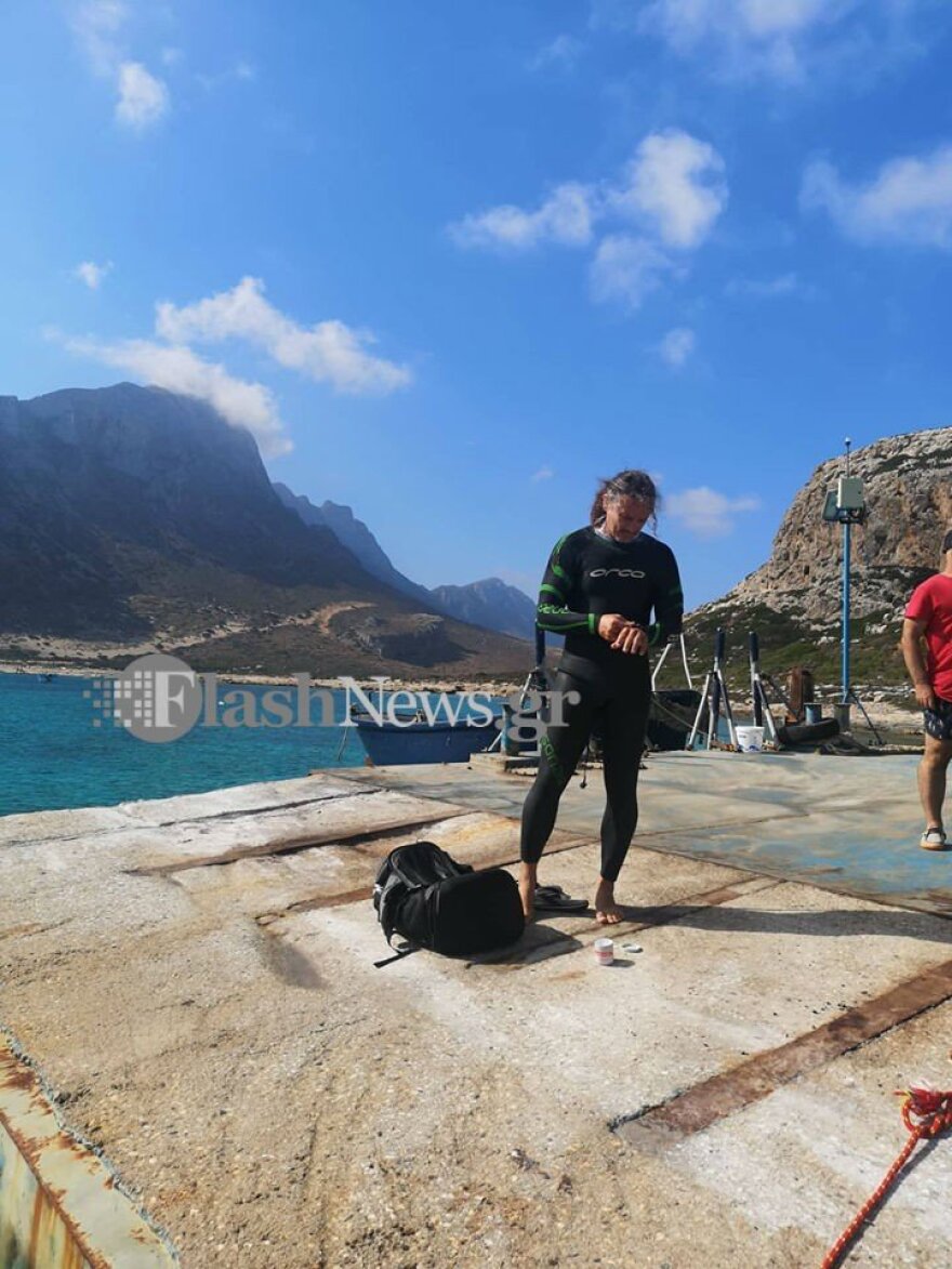 Τον κόλπο της Κισσάμου διασχίζει 45χρονος για να συγκεντρώσει χρήματα για τις ανάγκες ειδικού σχολείου