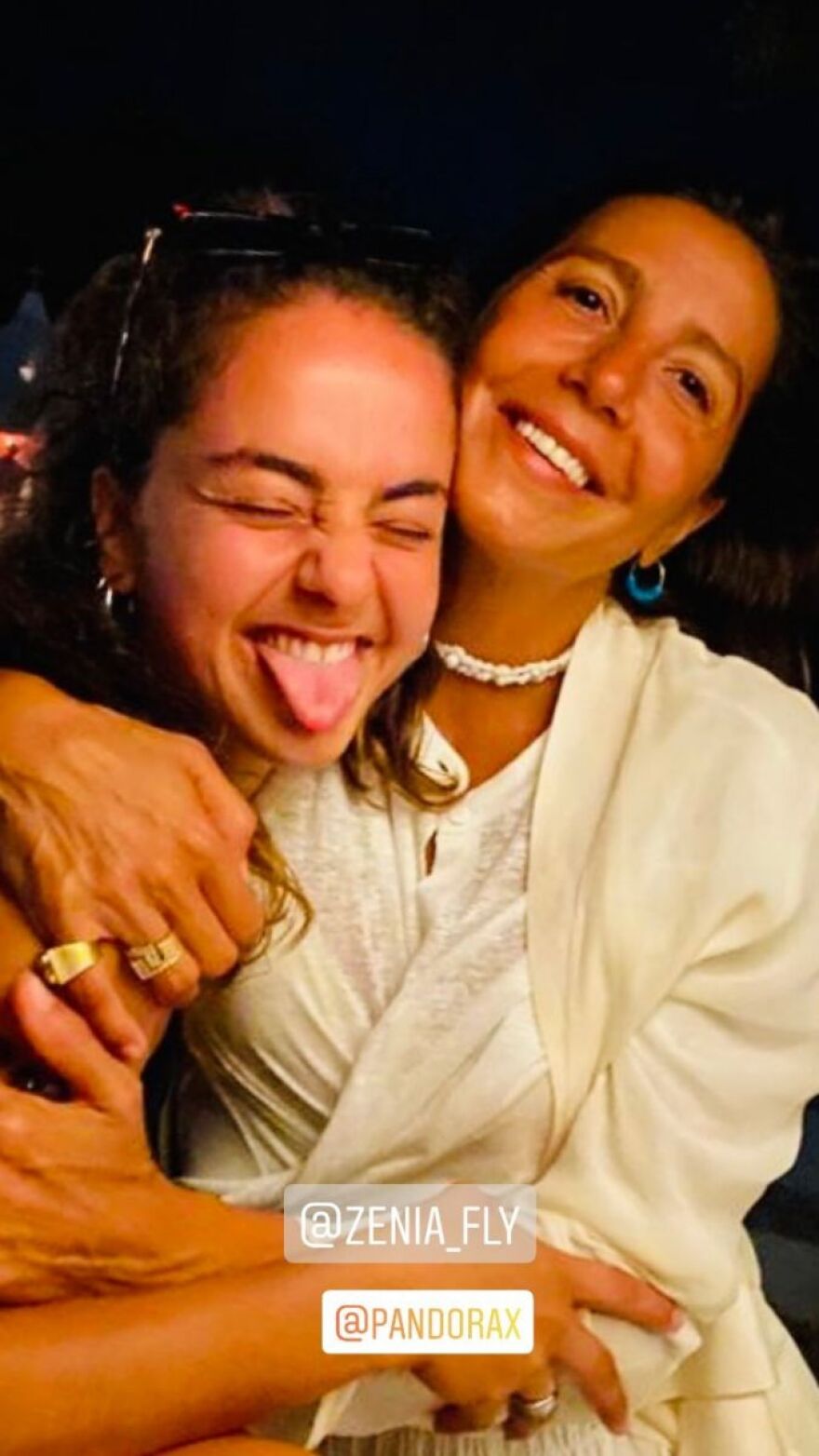 Μαρία Ελένη Λυκουρέζου: Αγκαλιές και φιλιά με την ανιψιά της Ζένια στη Μύκονο