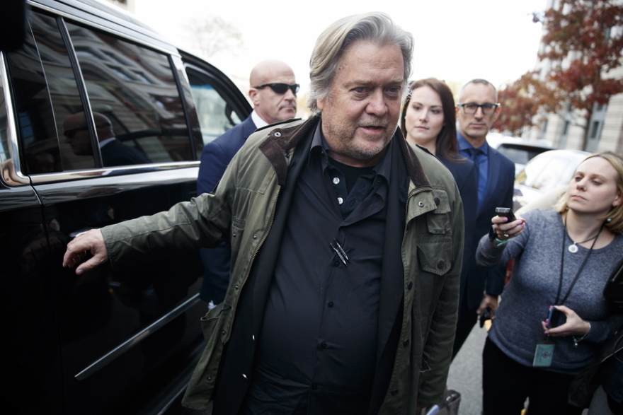 Ο Τραμπ απένειμε προεδρική χάρη στον Στιβ Μπάνον και τον... ράπερ Λιλ Γουέιν