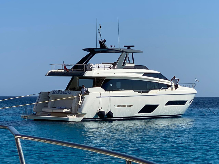 Τομ Χανκς-Ρίτα Γουίλσον: Απολαμβάνουν τις βουτιές τους στην Πολύαιγο