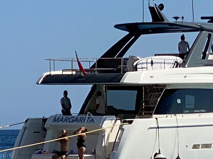 Τομ Χανκς-Ρίτα Γουίλσον: Απολαμβάνουν τις βουτιές τους στην Πολύαιγο