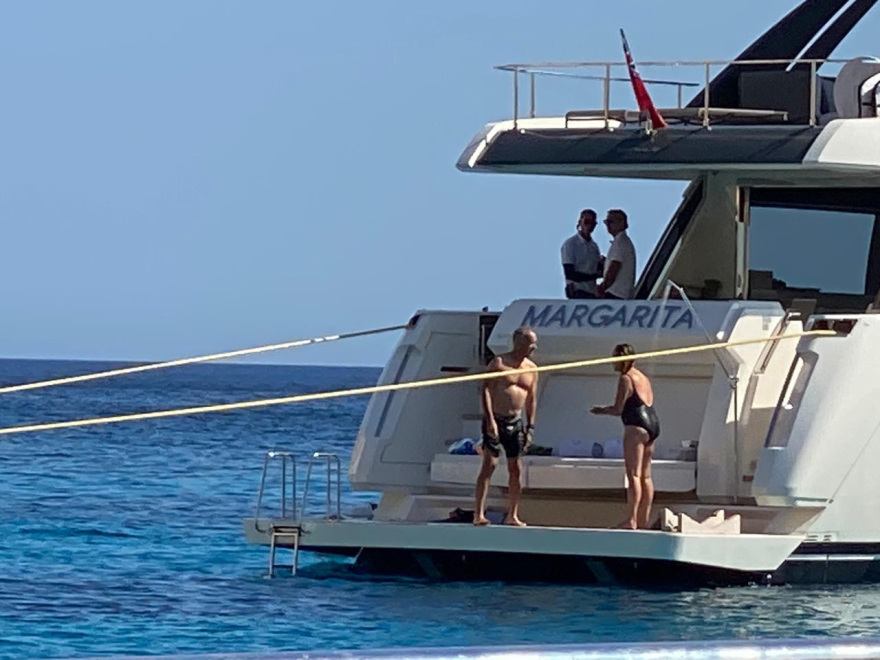 Τομ Χανκς-Ρίτα Γουίλσον: Απολαμβάνουν τις βουτιές τους στην Πολύαιγο