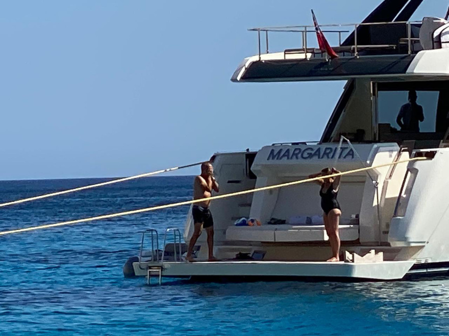 Τομ Χανκς-Ρίτα Γουίλσον: Απολαμβάνουν τις βουτιές τους στην Πολύαιγο