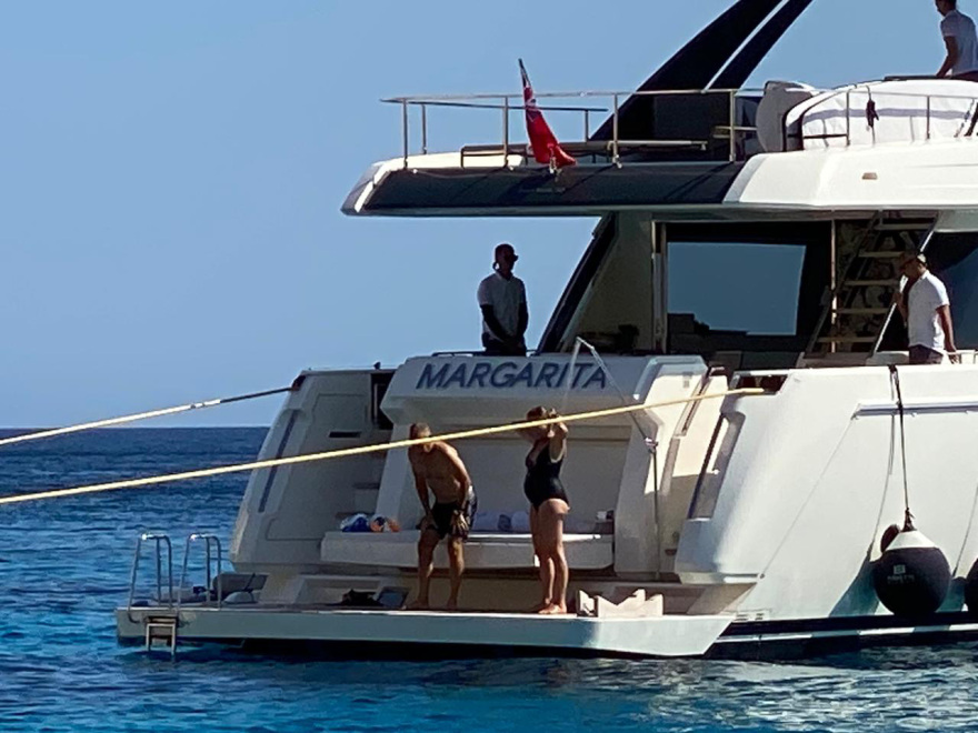 Τομ Χανκς-Ρίτα Γουίλσον: Απολαμβάνουν τις βουτιές τους στην Πολύαιγο