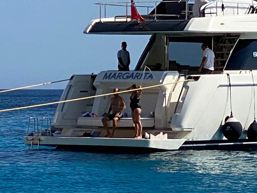 Τομ Χανκς-Ρίτα Γουίλσον: Απολαμβάνουν τις βουτιές τους στην Πολύαιγο