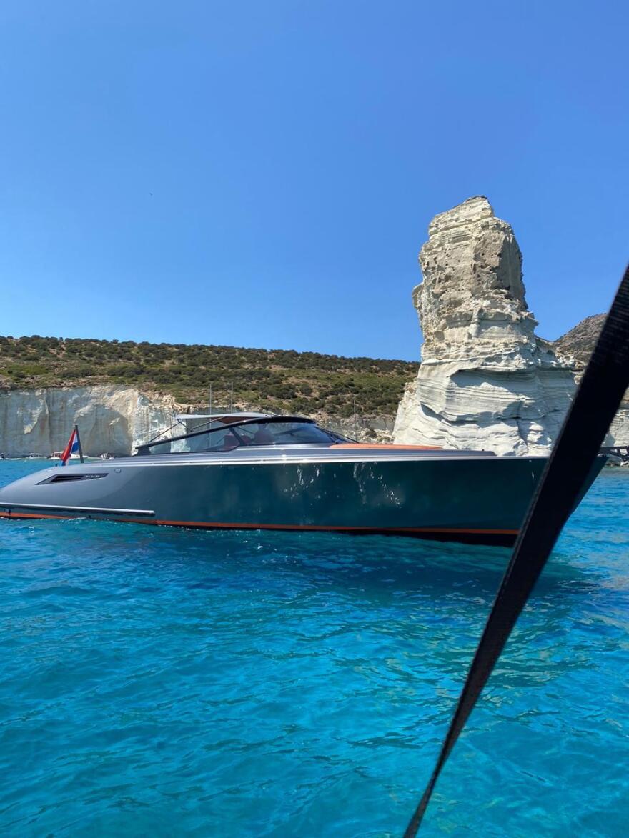 Στη Μήλο ο βασιλιάς Γουλιέλμος-Αλέξανδρος της Ολλανδίας - Οδηγούσε ο ίδιος το ταχύπλοό του