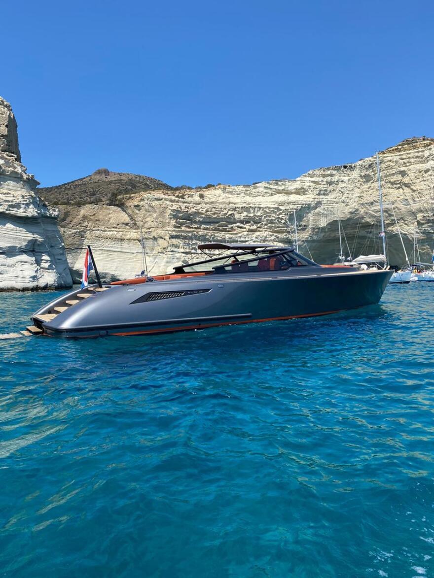 Στη Μήλο ο βασιλιάς Γουλιέλμος-Αλέξανδρος της Ολλανδίας - Οδηγούσε ο ίδιος το ταχύπλοό του