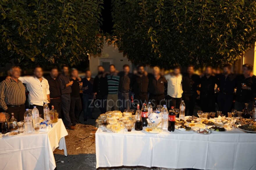 Κρήτη: Γλέντι... στη μέση του δρόμου σε γάμο με 1.800 καλεσμένους - Δείτε φωτογραφίες