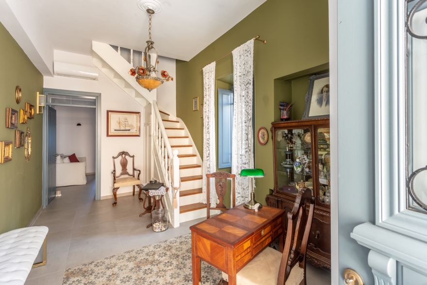 Camara Suites Άνδρου: Ταξίδι στα κύματα και το χρόνο