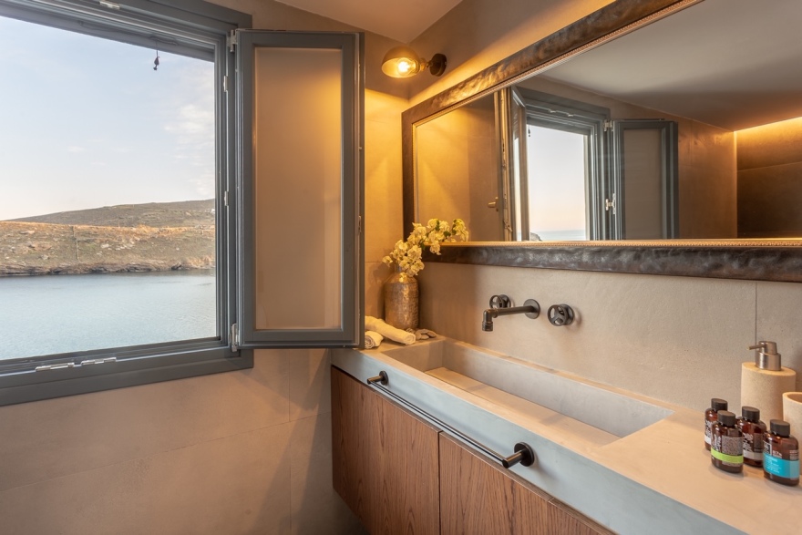 Camara Suites Άνδρου: Ταξίδι στα κύματα και το χρόνο