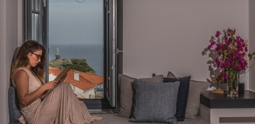 Camara Suites Άνδρου: Ταξίδι στα κύματα και το χρόνο