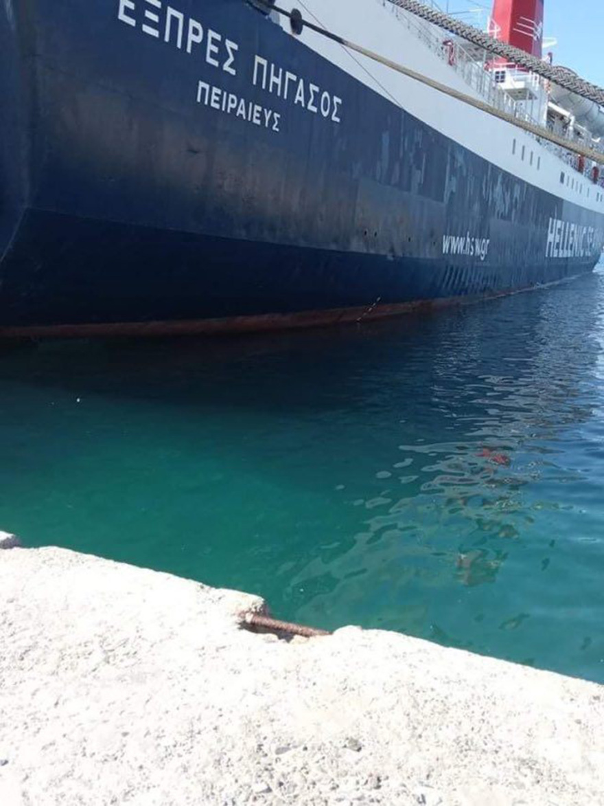 Προσέκρουσε σε βραχονησίδα το «Express Πήγασος» έξω από την Κάσο - Δείτε βίντεο