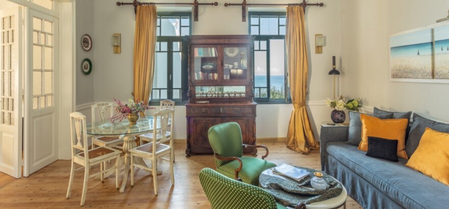 Camara Suites Άνδρου: Ταξίδι στα κύματα και το χρόνο