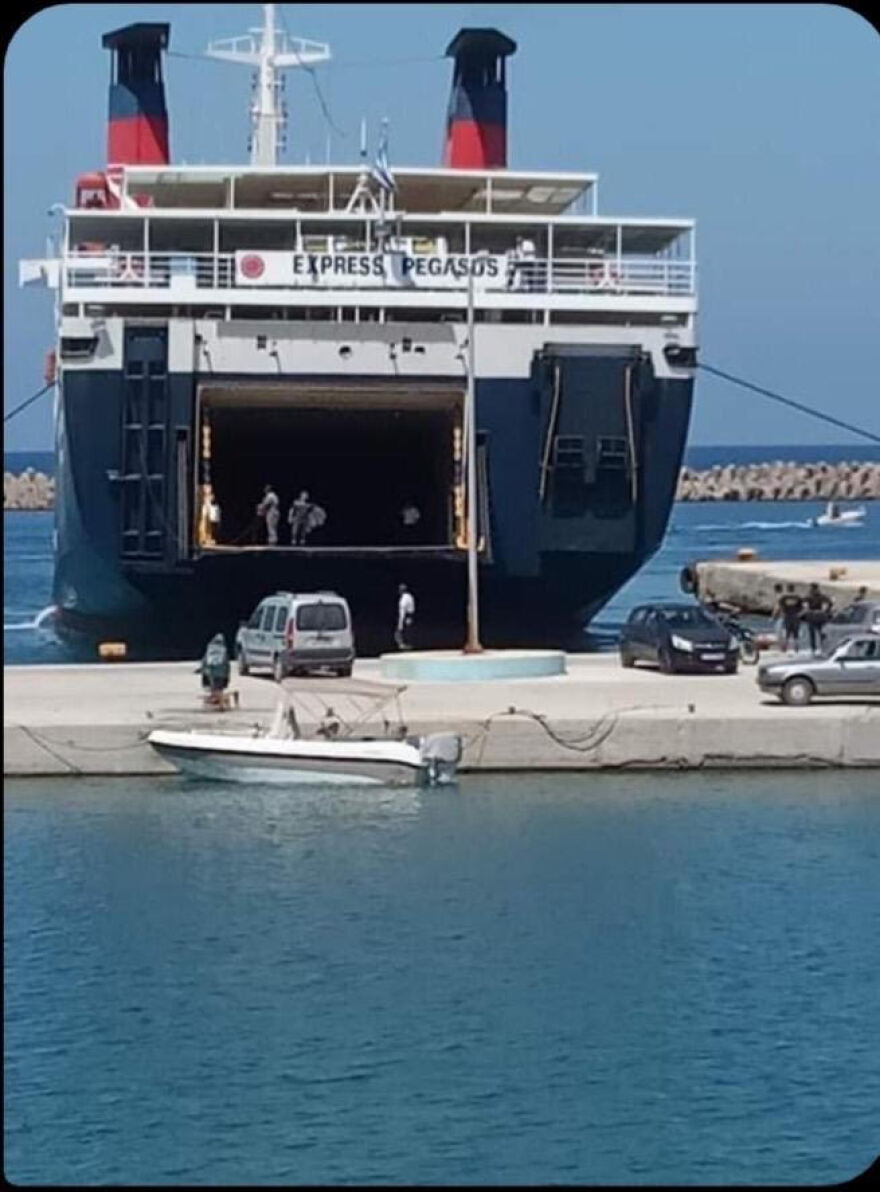 Προσέκρουσε σε βραχονησίδα το «Express Πήγασος» έξω από την Κάσο - Δείτε βίντεο