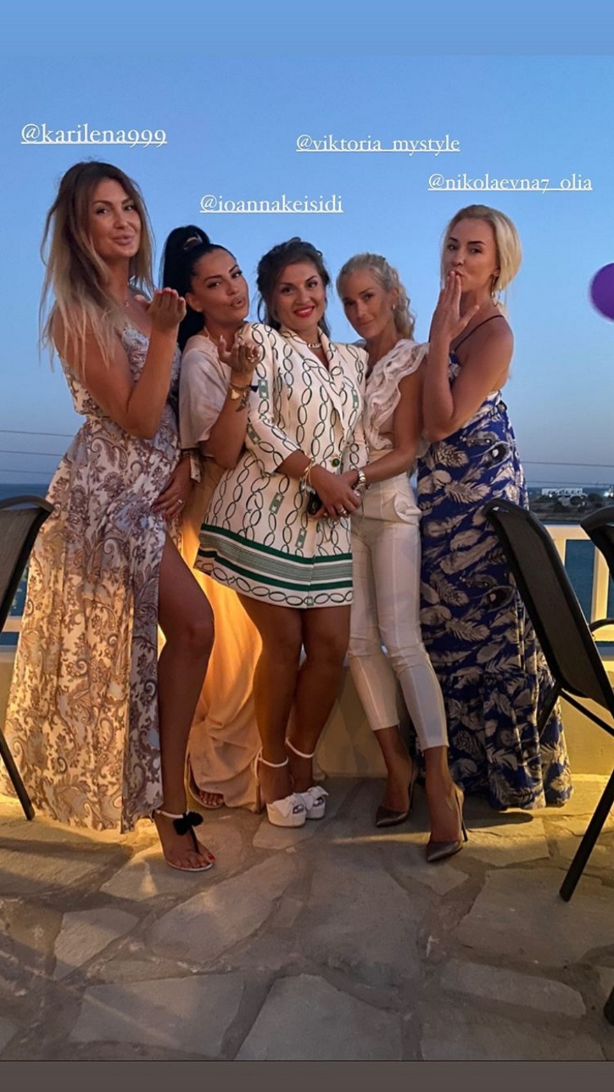 Η Δήμητρα Αλεξανδράκη έγινε νονά στην Πάρο - Δείτε βίντεο